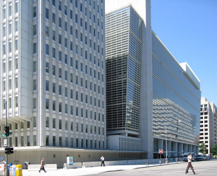 1280px-World_Bank_building_at_Washington