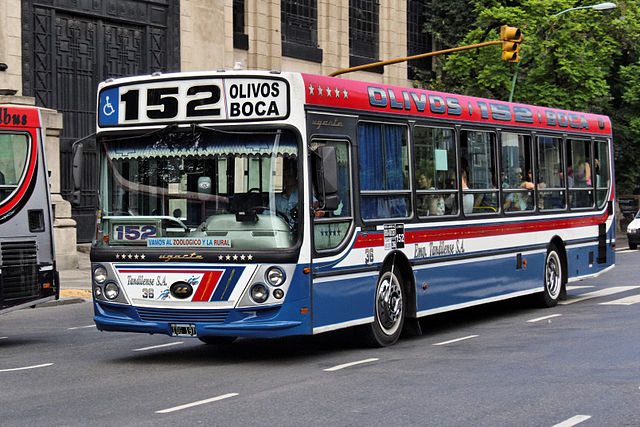 640px-Buenos_Aires_-_Colectivo_152_-_120227_160410