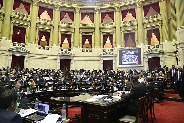 640px-Diputados_debaten_reforma_previsional_01