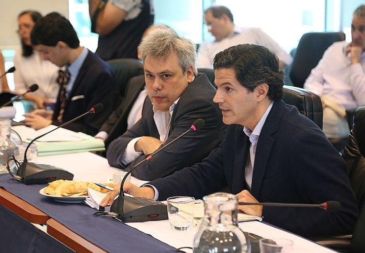 800px-Dictamen_de_Diputados_apoya_reforma_tributaria_y_fiscal_neoliberal