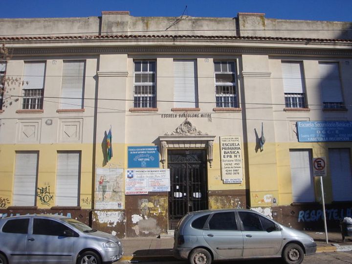 800px-Escuela_Primaria_Básica_nº1_Bartolomé_Mitre_de_Lomas_de_Zamora