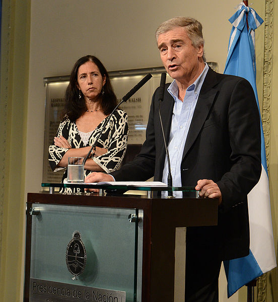 Aguad_anunciando_la_intervención_del_AFSCA