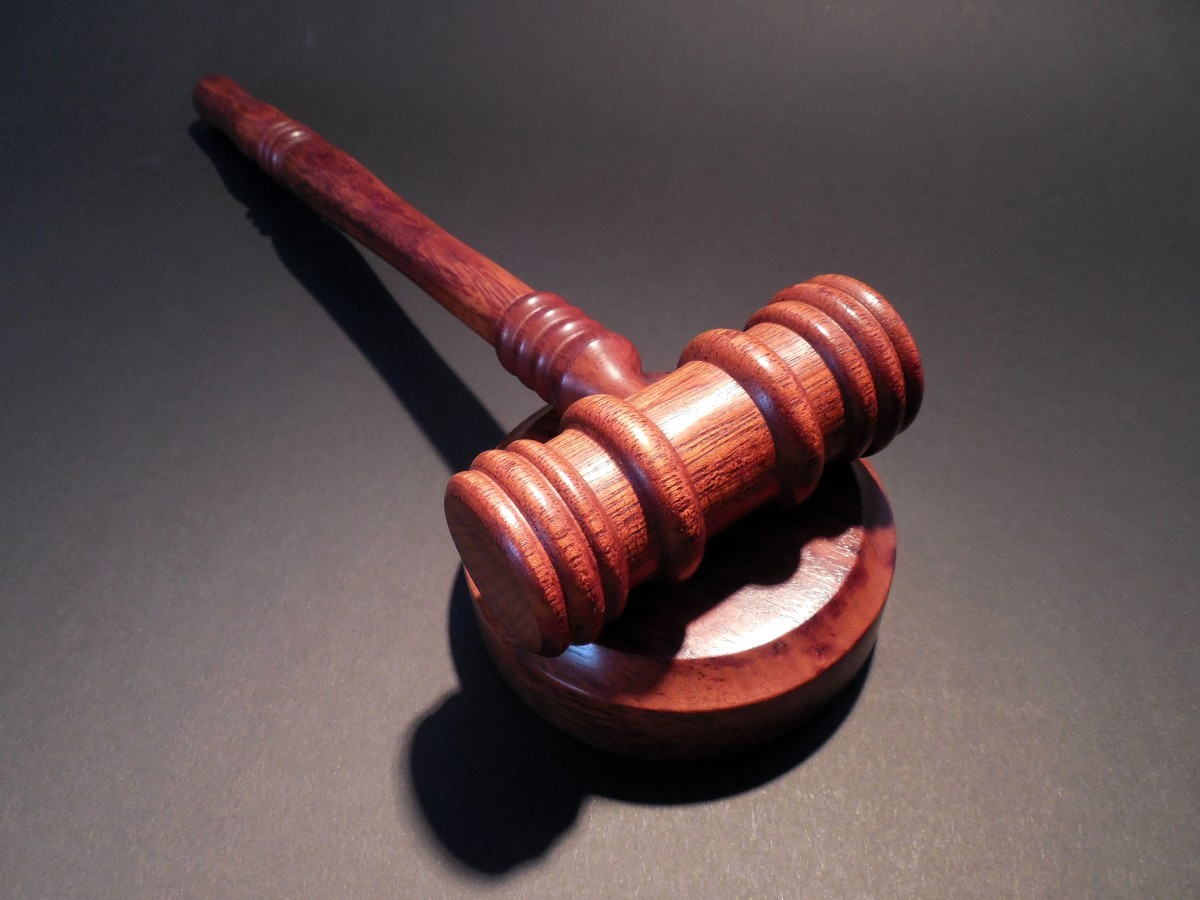 hammer_court_judge_justice_law_clause_paragraph_case_law-477122