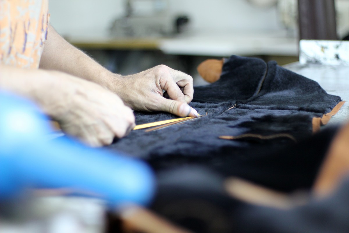 manufacture_stitching_busy_clothes_clothing_commercial_company_employment-730151