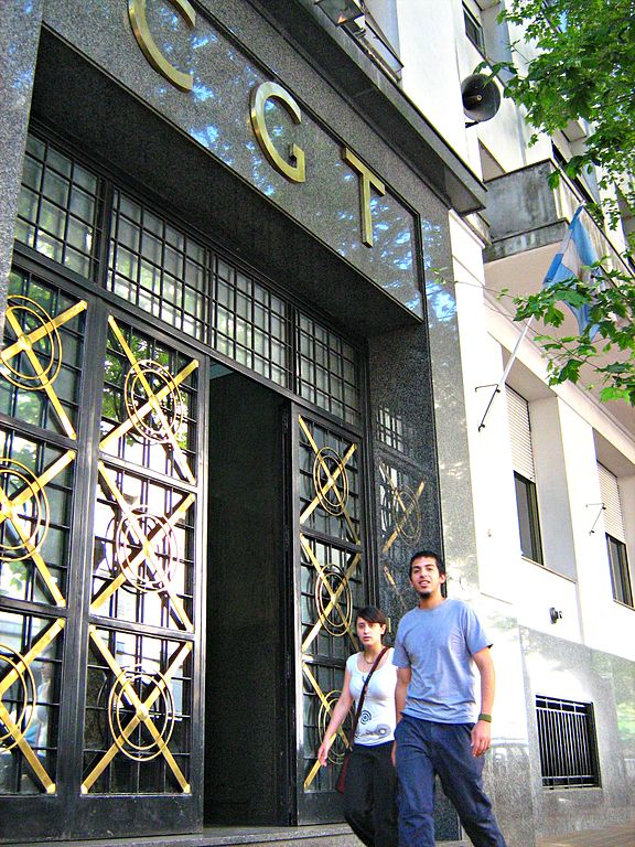 576px-Puerta_principal_CGT_01