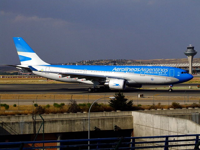 Airbus_A330-200_(LV-FVH)_de_Aerolíneas_Argentinas_(II)