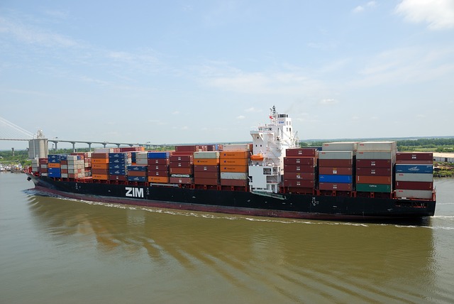 cargo-container-ship-2431006_640