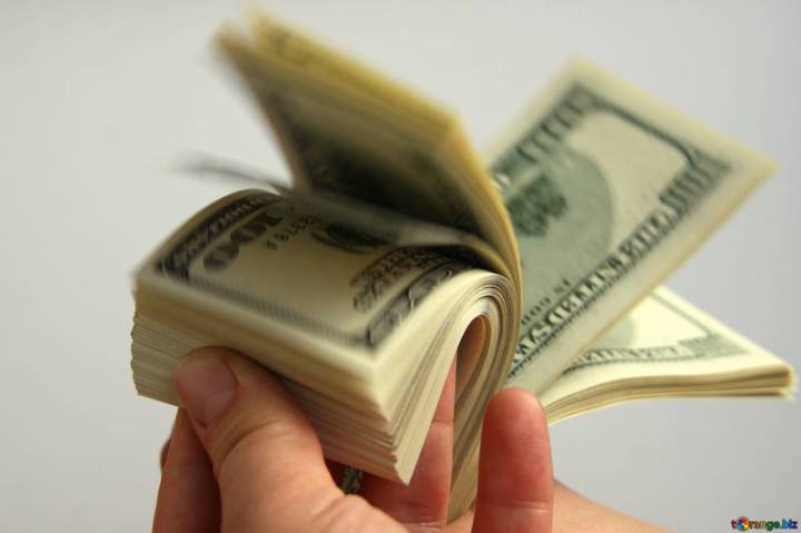 Free picture (Dollars in fingers) from https://torange.biz/dollars-fingers-1513