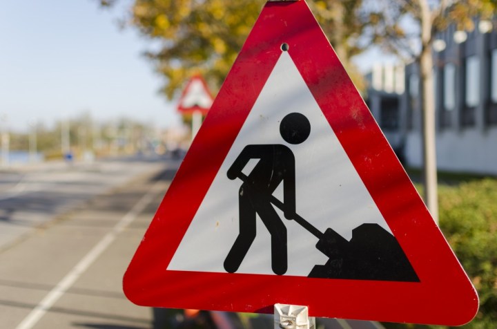 road_work_road_construction_traffic_danger_road_construction_roadworks_signage-660445