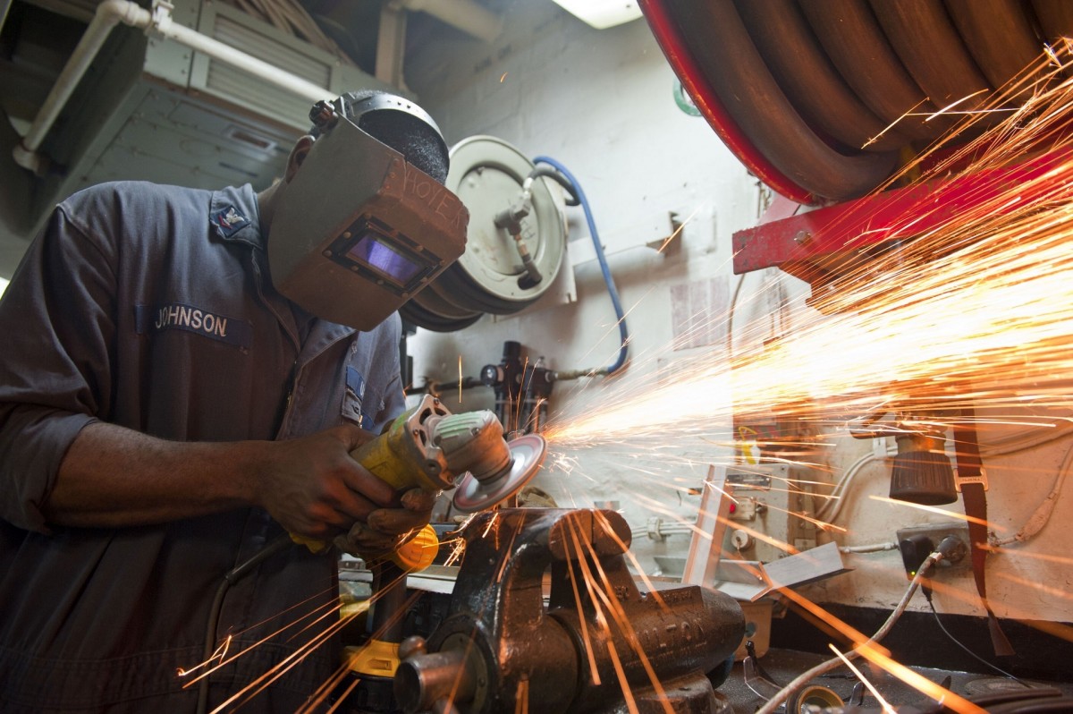 grinding_maintenance_labor_work_worker_machine_job_sparks-1194115