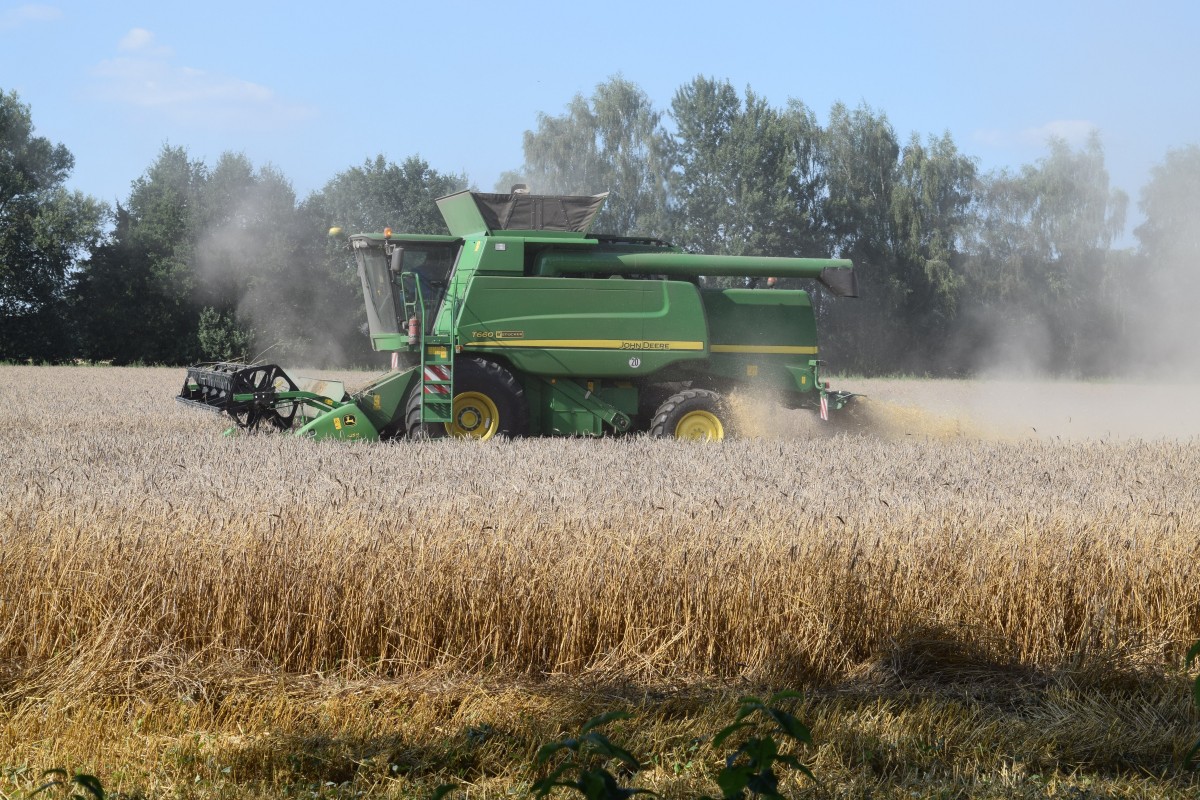 harvester_harvest_rye_wheat_agriculture_cornfield_grain_harvest_harvesting-482105