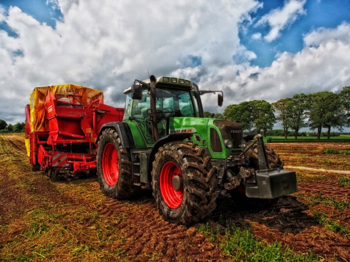 tractor_grain_mixer_rural_denmark_farm_country_countryside_field-954140