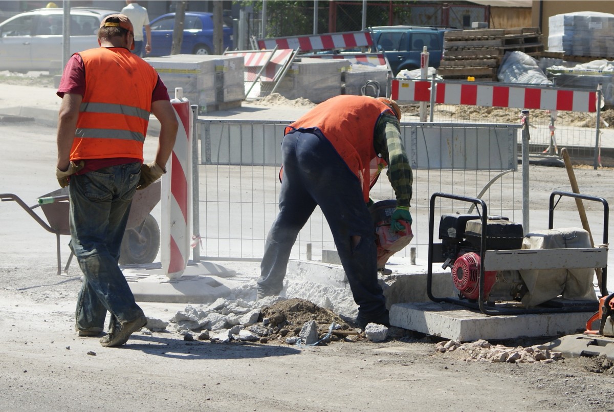way_people_employees_employee_worker_workers_street_repairing-799972