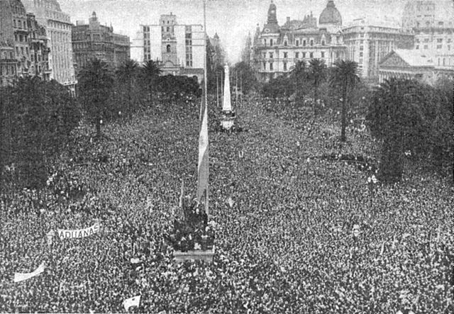 640px-Manifestación_oficialista_durante_el_primer_gobierno_de_Perón