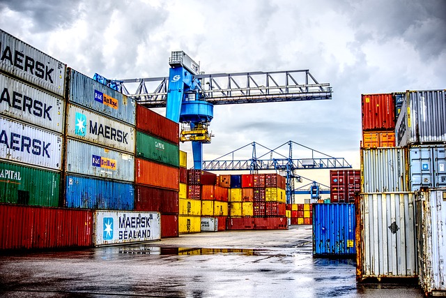 container-2687008_640