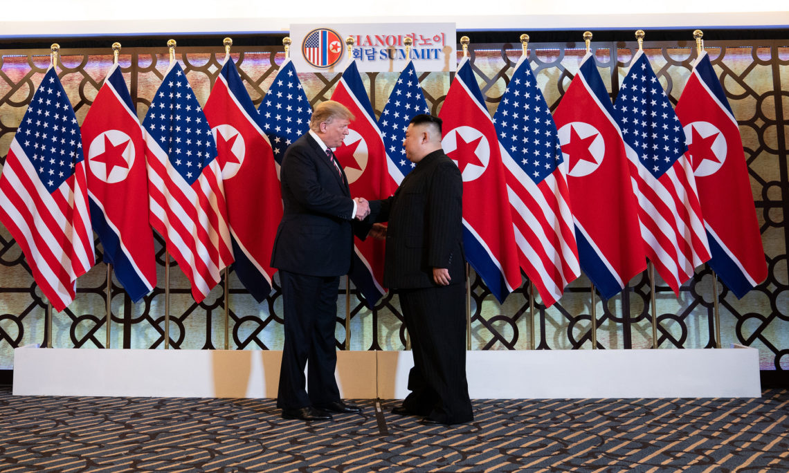 20190227_Trump_Kim_greetings-1140x684