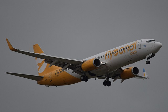 640px-FlyBondi_Boeing_737-83N_LV-HKR_(2)_(cropped)
