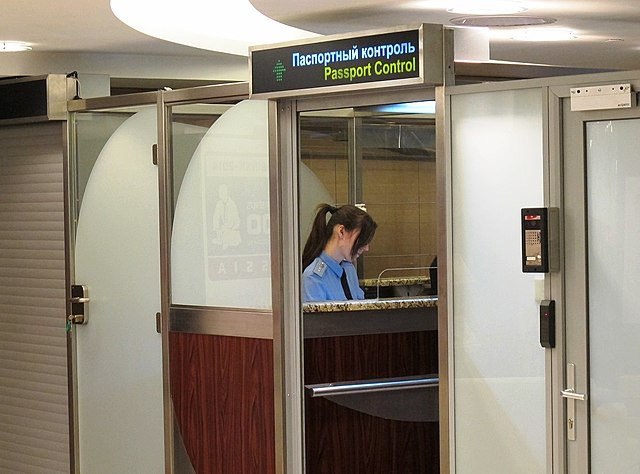 640px-Sheremetyevo-passport-control-moscow-russia-2014