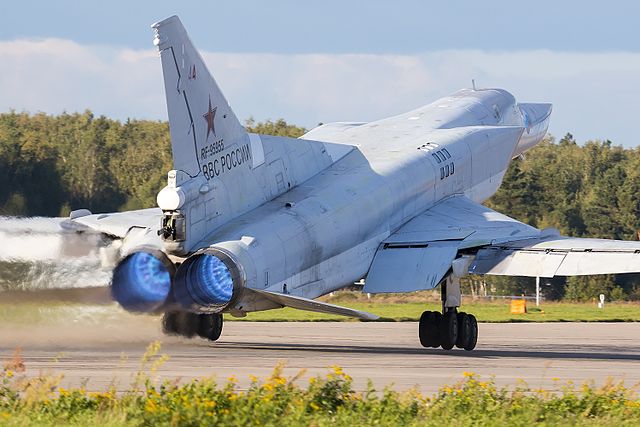 Tupolev_Tu-22M3_RF-95955_(29560203732)