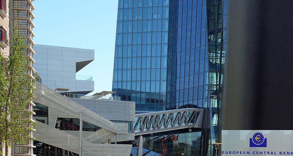 bank-879381_960_720