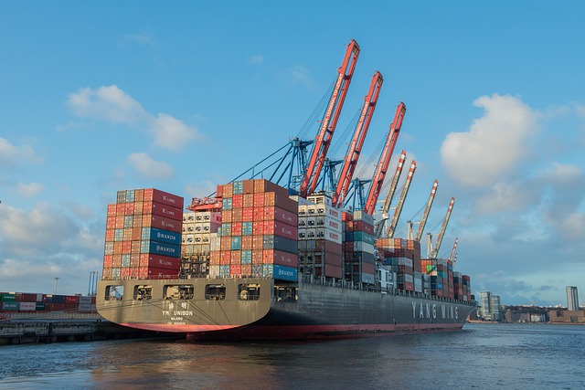 container-ship-596083_640
