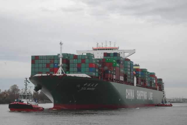 Container_ship_CSCL_Mars_from_China_shipping_line_starting_port_of_Hamburg