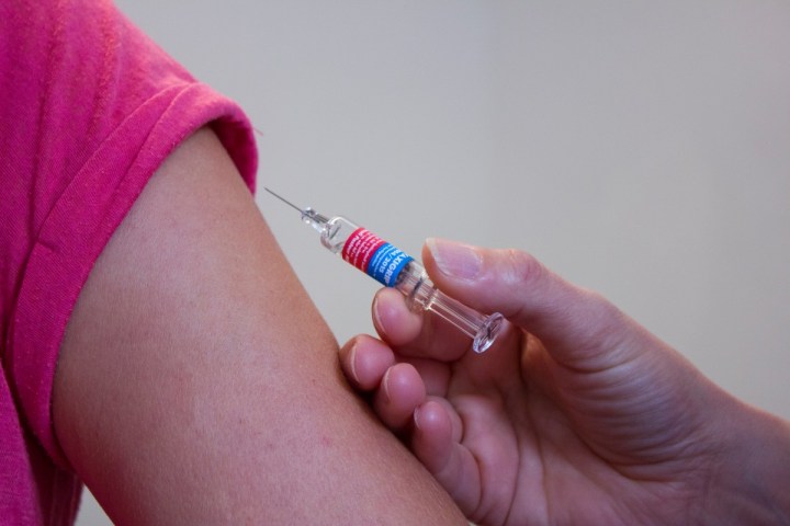 vaccination_doctor_syringe_medical_bless_you_needle-651185