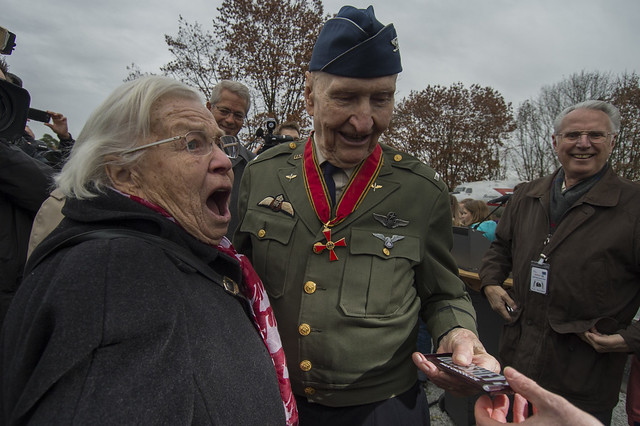 Sweet Gratitude: Candy Bomber rededicates Frankfurt's Berlin Airlift Memorial