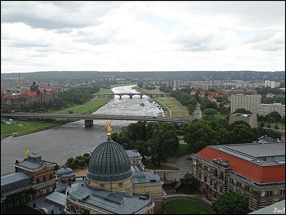 34011404485_373daa7218_z