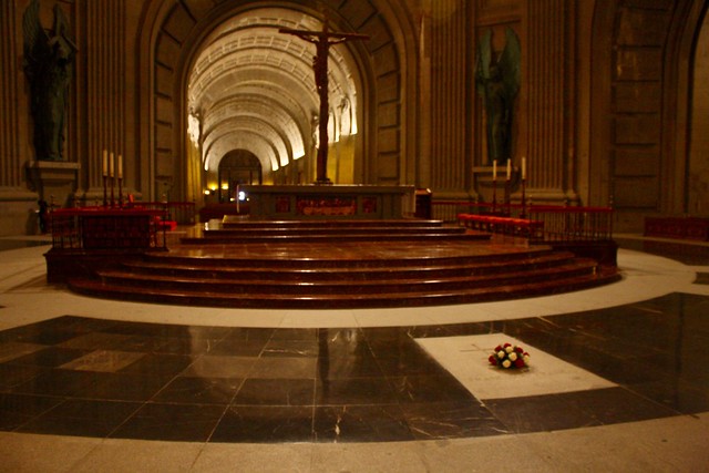 17175565405_75607a3c3b_z