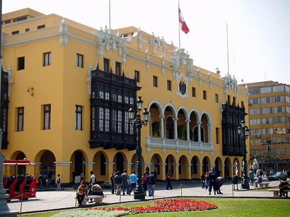 640px-Palacio_municipal_de_Lima