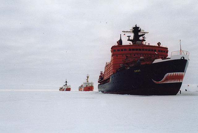 640px-Three_icebreakers_--_Yamal,_St_Laurent,_Polar_Sea