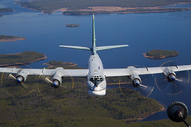 Air-to-air_refuelling_of_Tupolev_Tu-95MS