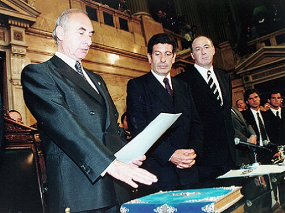 De_la_Rúa_jura_como_presidente