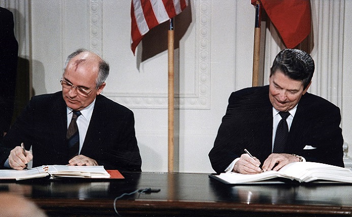 1024px-Reagan_and_Gorbachev_signing