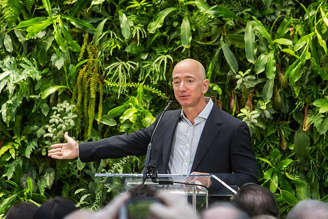640px-Jeff_Bezos_at_Amazon_Spheres_Grand_Opening_in_Seattle_-_2018_(39074799225)