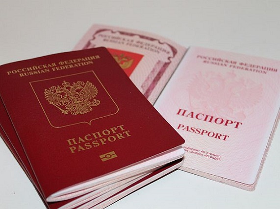 640px-Russian_passports