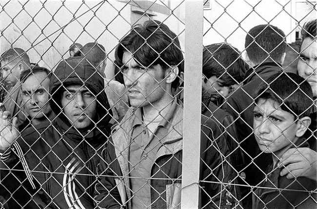 1024px-20101009_Arrested_refugees_immigrants_in_Fylakio_detention_center_Thrace_Evros_Greece_restored
