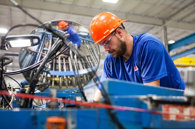 worker-4395772_640