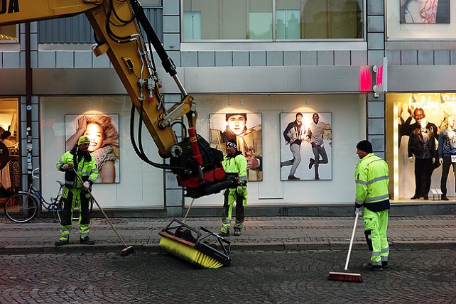 Power street sweeping