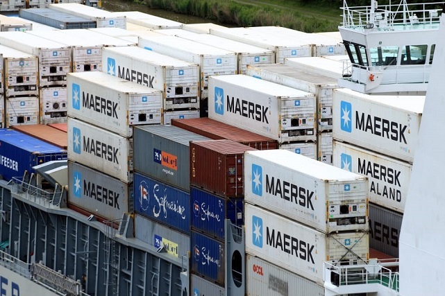 container-ship-container-ship-charge-wallpaper-preview