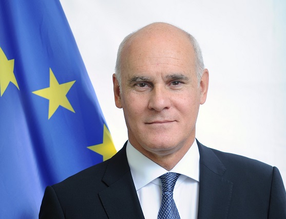 151019_Vale-de-Almeida_EU_flag