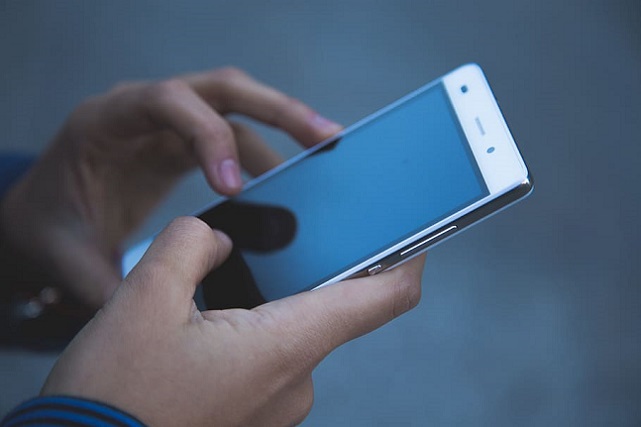 electronics-hands-mobile-phone-smartphone