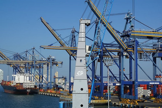 port-colombia-crane-south-america