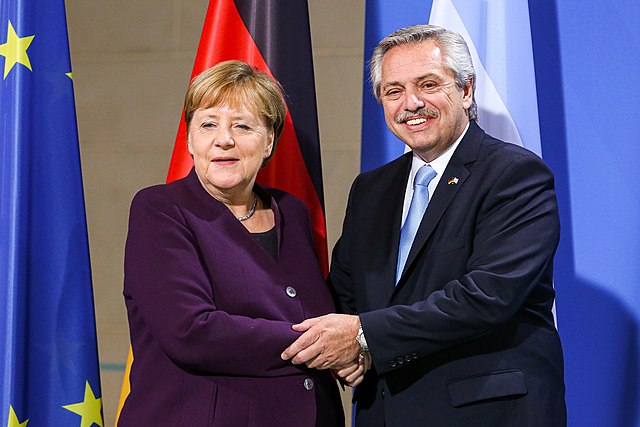 640px-Alberto_Fernández_Angela_Merkel_02