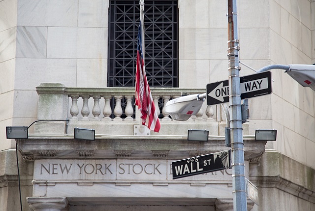 wall-street-sign-1475134755NBn