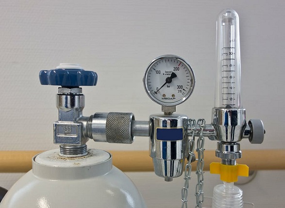 oxygen-pressure-regulator-oxygen-lax-bottle