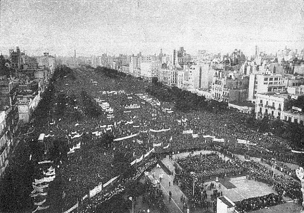 640px-Manifestación_peronista_durante_el_1º_de_Mayo