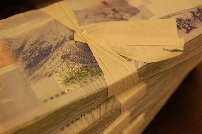 money_taiwan_dollar_one_thousand_yuan_banknote-867013