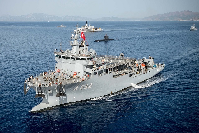 rescue-ship-2777739_1280
